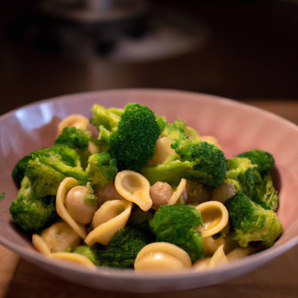 Foto que ilustra la receta de : Orecchiette con brócoli y salchichas